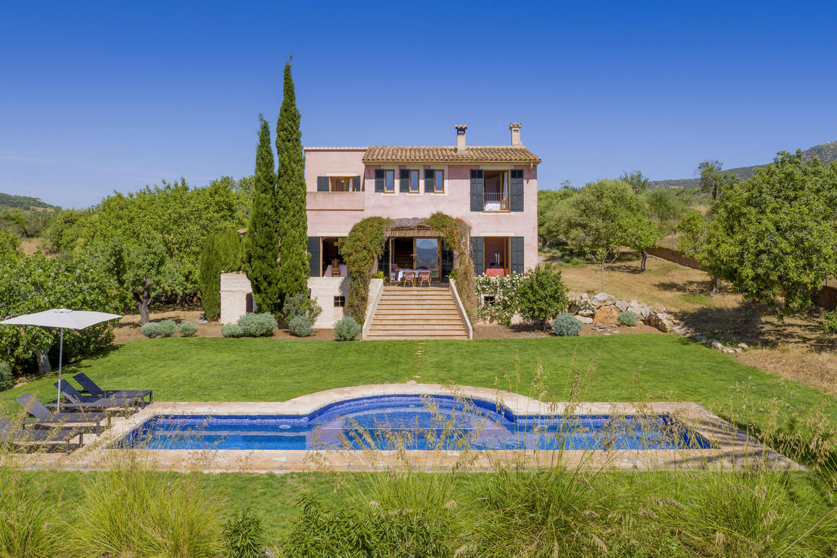 Land -
                        Sant Llorenç -
                        3 bedrooms -
                        6 persons