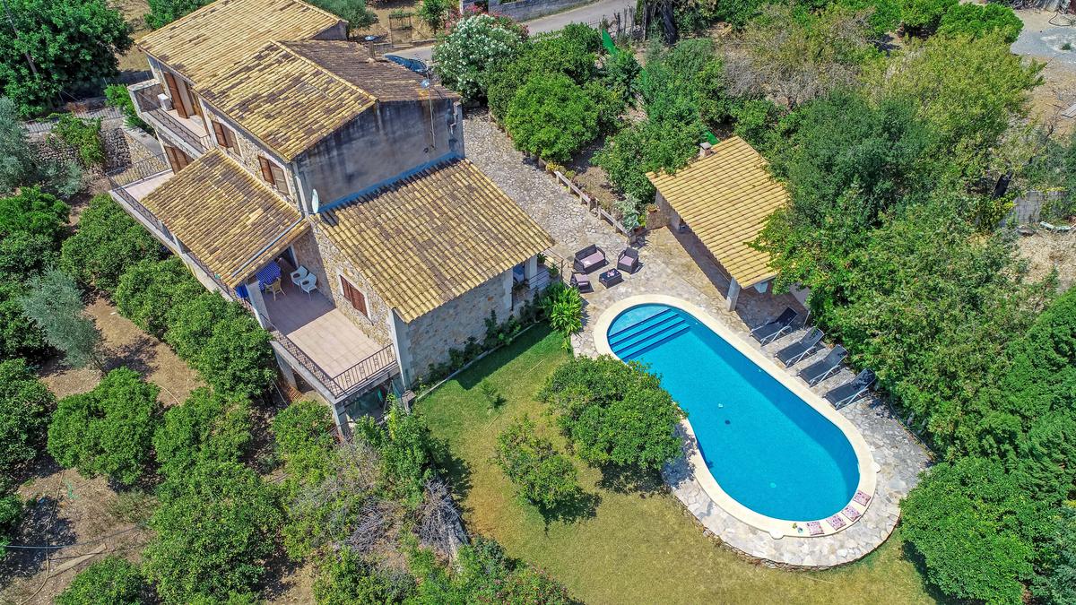 Countryhouse -
                        Buger -
                        3 bedrooms -
                        6+1 persons