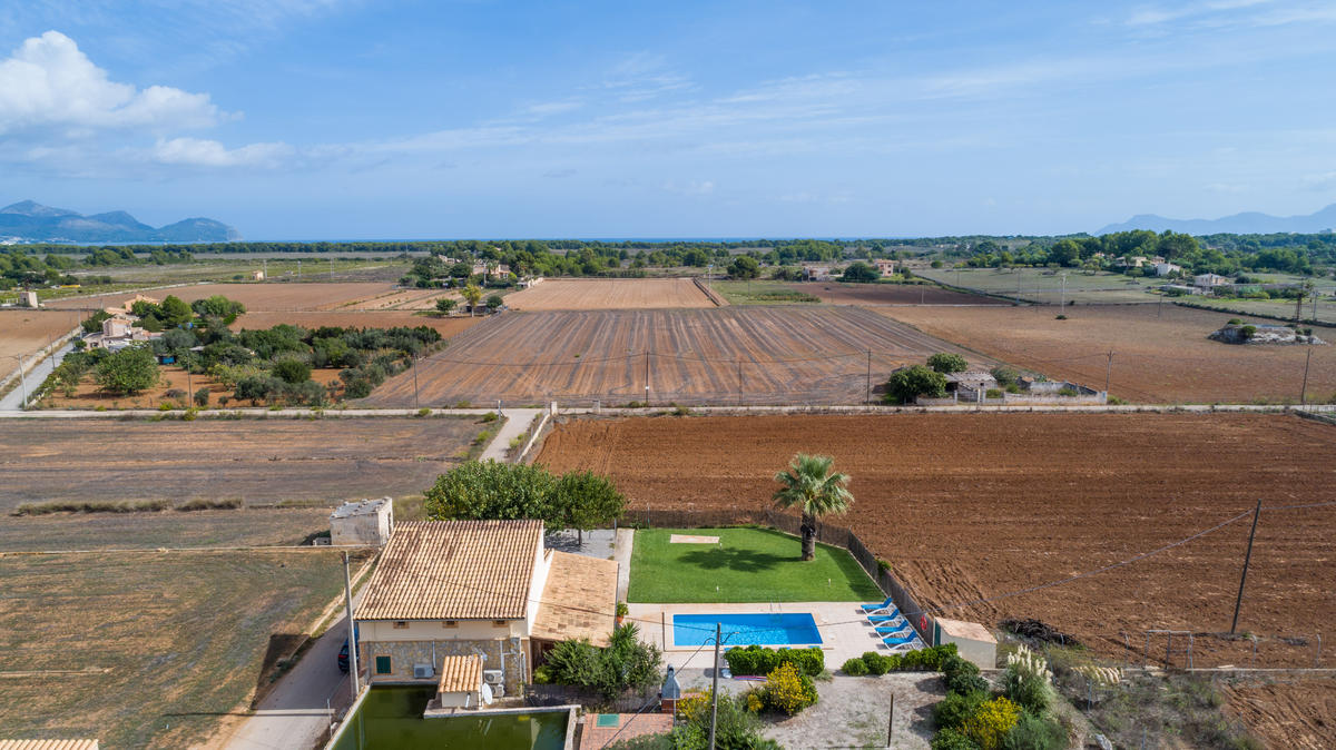 Land -
                        Can Picafort -
                        4 bedrooms -
                        8 persons